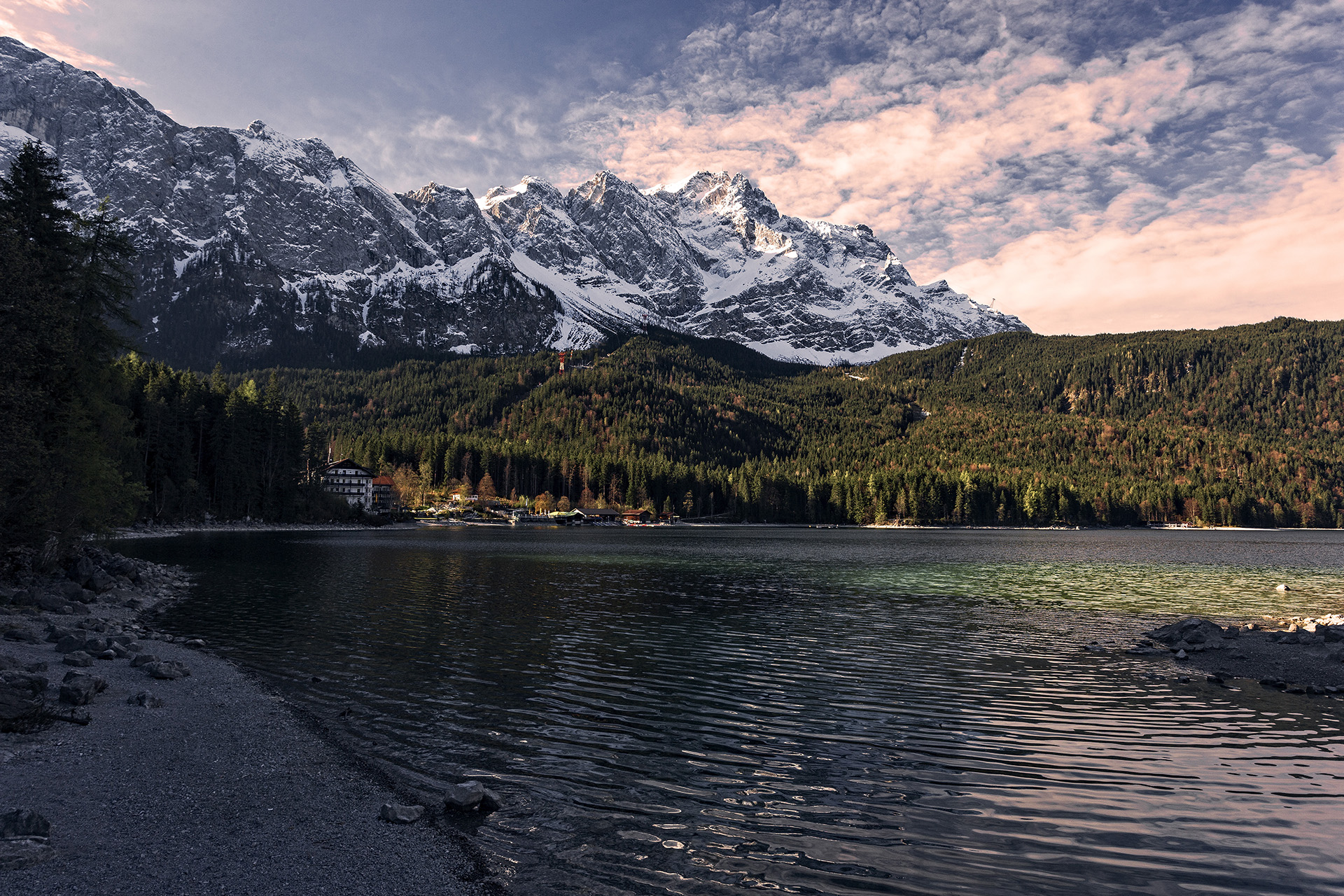 Eibsee mit dem Zugspitzmassiv